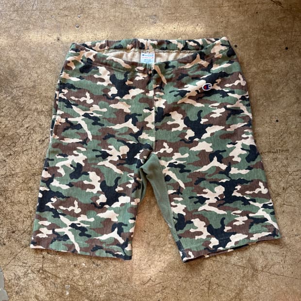 챔피온 리버스위브 카모 스웻 쇼츠