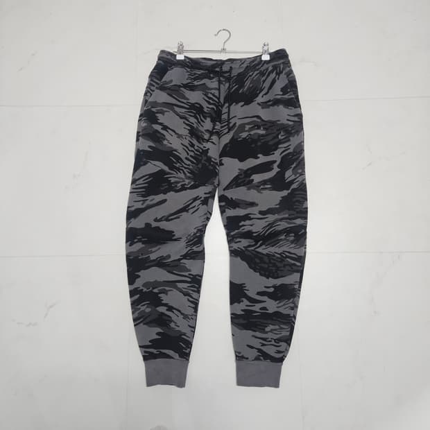 L 나이키 그레이 카모 테크팩 조거팬츠