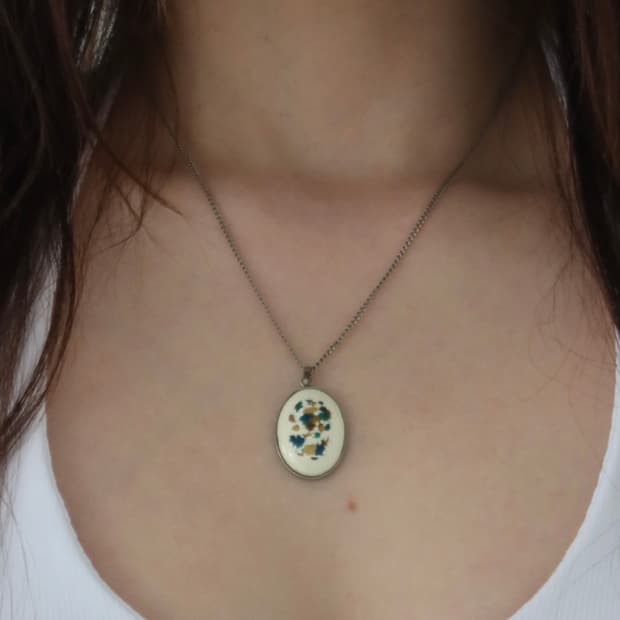 vintage oval necklace