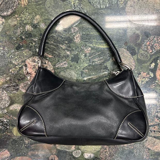 PRADA 프라다 블랙 레더 빈티지 호보백