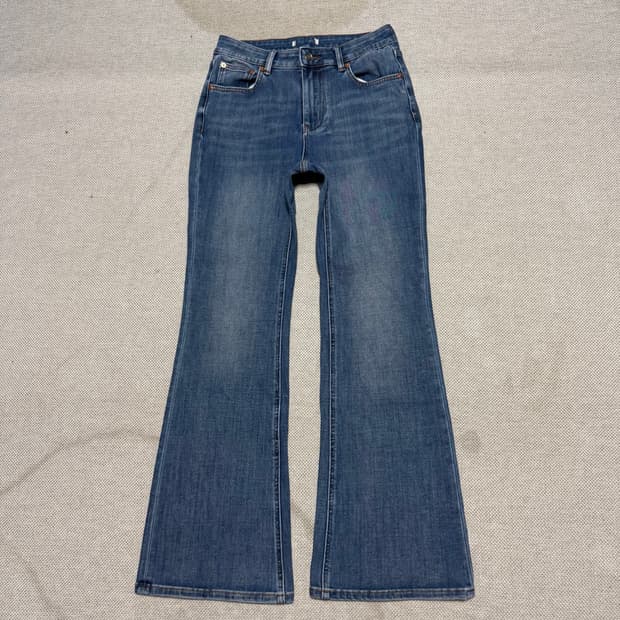 발렌티노(Valentino) 워싱 데님 부츠컷 팬츠