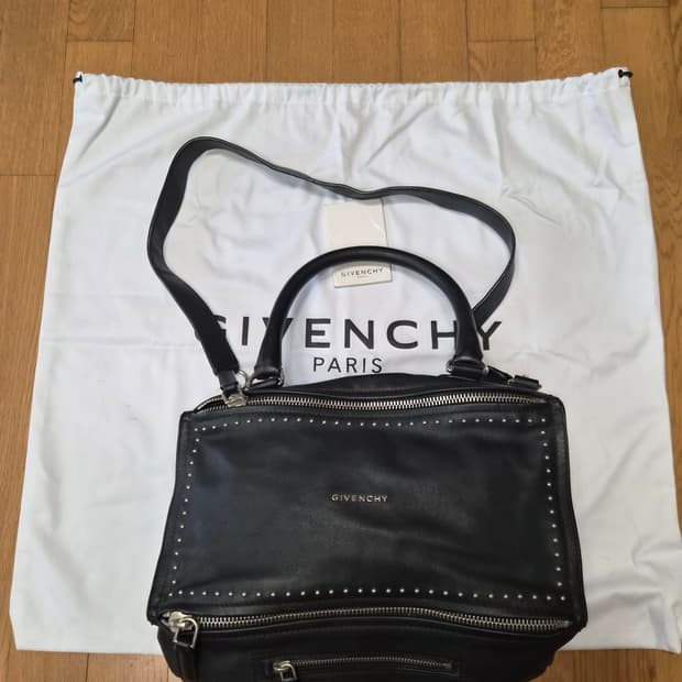 (정품) 지방시 판도라 스터드 크로스백 미듐 (명품 여자 가방 숄더백)