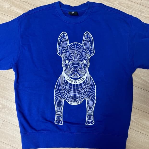 라이프워크 시그니처 빅라독 프린팅 맨투맨 블루