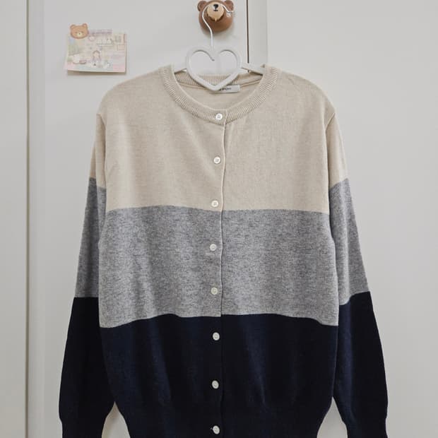 배색 니트 가디건 옷장정리