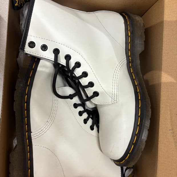 닥터마틴 1460 화이트 240