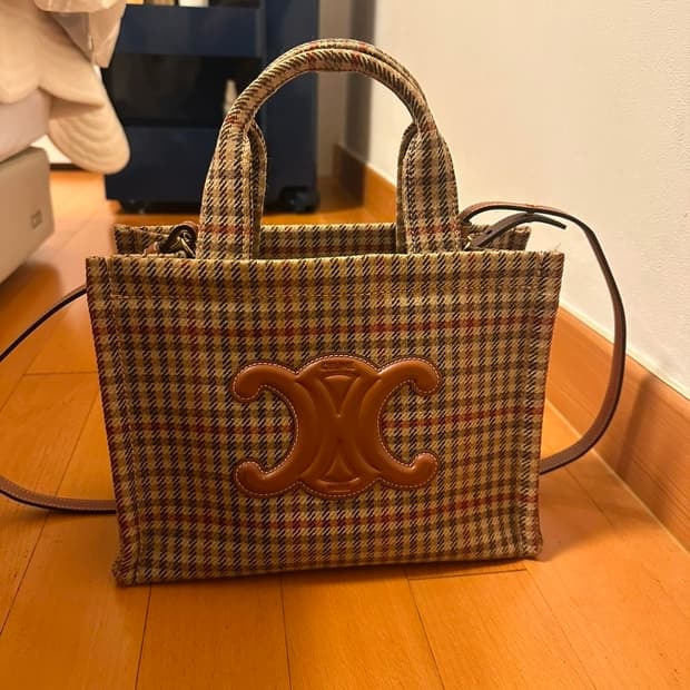 셀린느 트리옹프 카바스 토트백