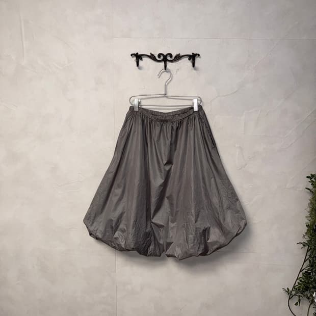 Gray balloon pocket midi skirt