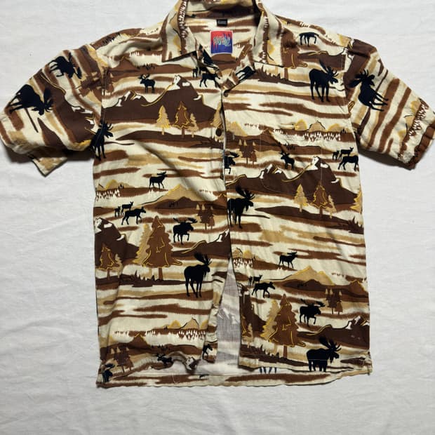 브라운 사파리 패턴 반팔 셔츠
