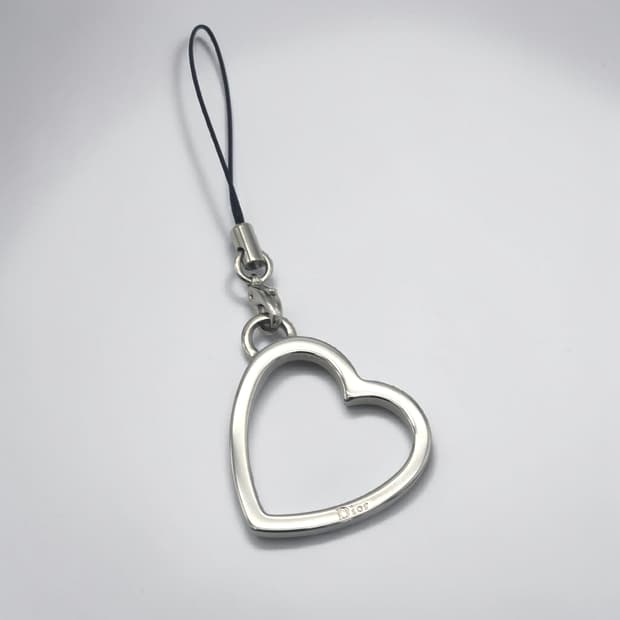 디올 로고 하트 폰 참 키링