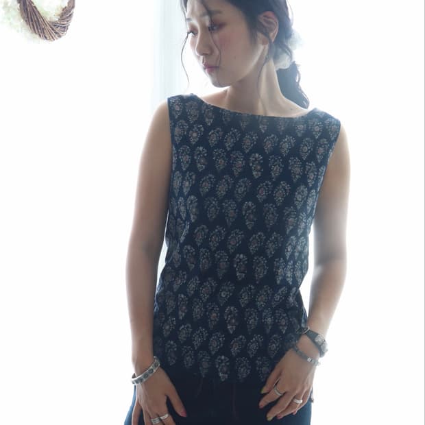 [45rpm] Indigo Floral Sleeveless Blouse