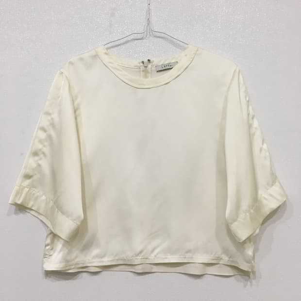 LATT 래트바이티 새틴 블라우스 55