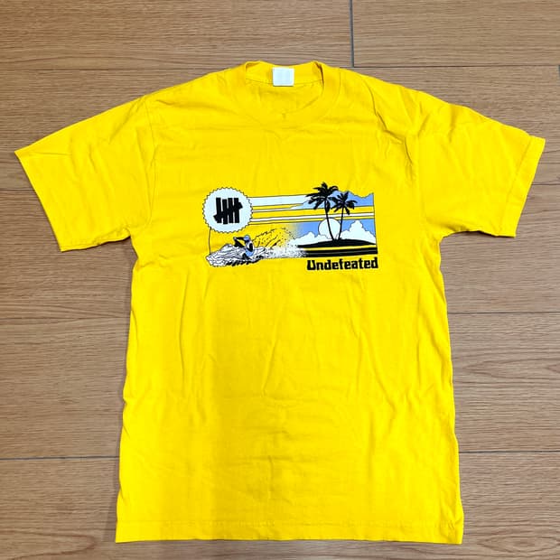 언디피티드 티셔츠