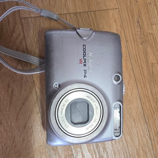 니콘 쿨픽스 p4
