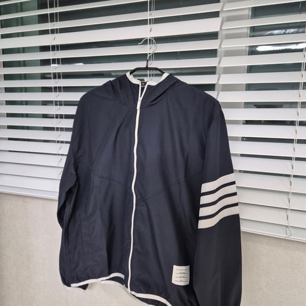 신품급 톰브라운 립스탑 신형 바람막이 2사이즈