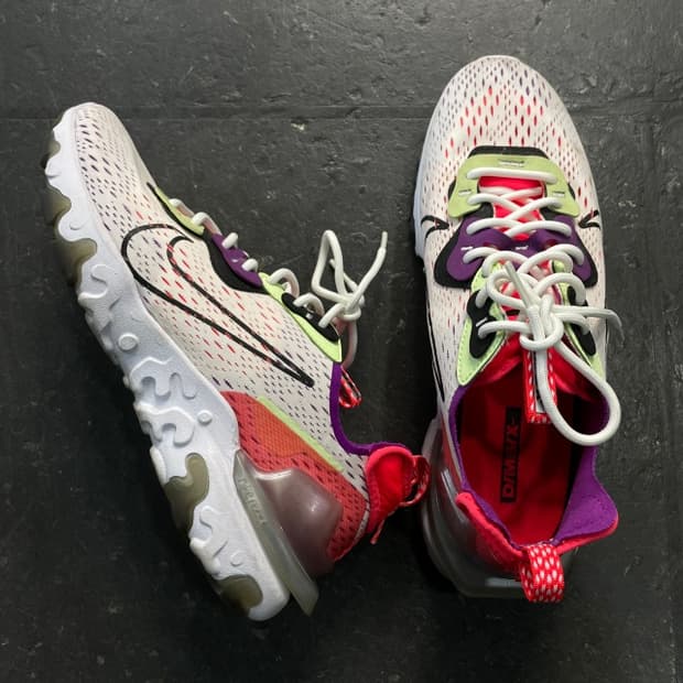 255  나이키 리액트 비전