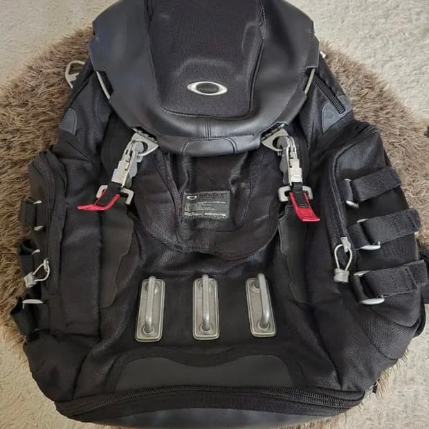 오클리  키친싱크 테크니컬 백팩