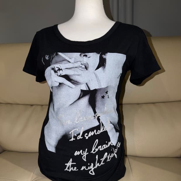 smoking girl printing tee 