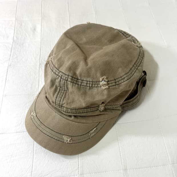  beige grunge detail cap