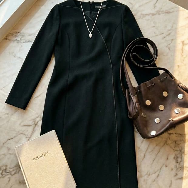 [아이잗바바] 고급스러운 블랙 랩 스타일 원피스 (55사이즈)