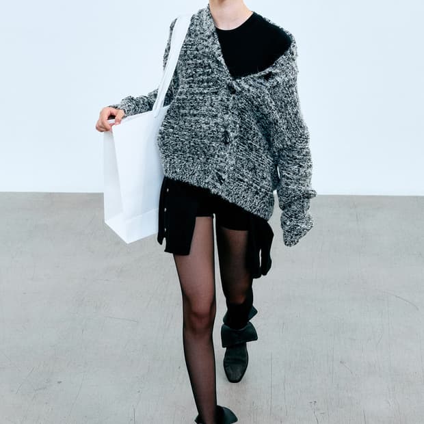 더오유 알파카 믹스 토글 니트 가디건 블랙