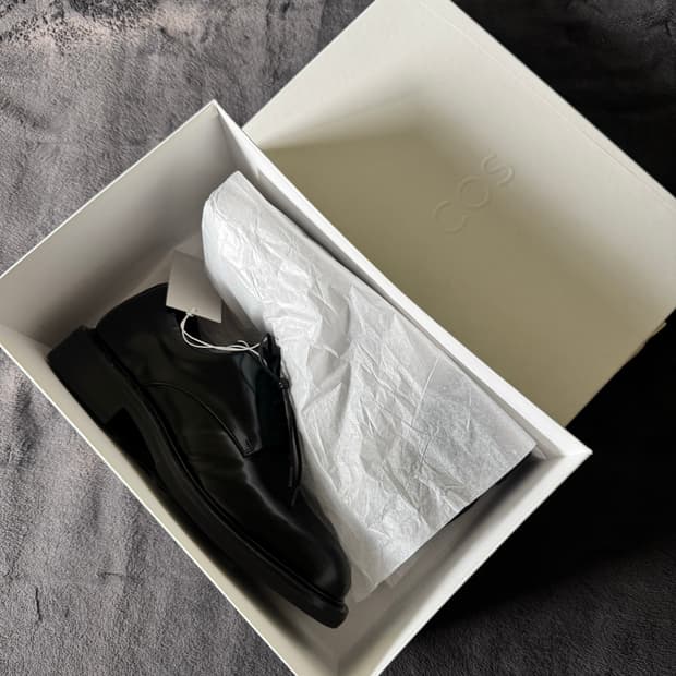 COS 스퀘어 토 레더 더비 슈즈