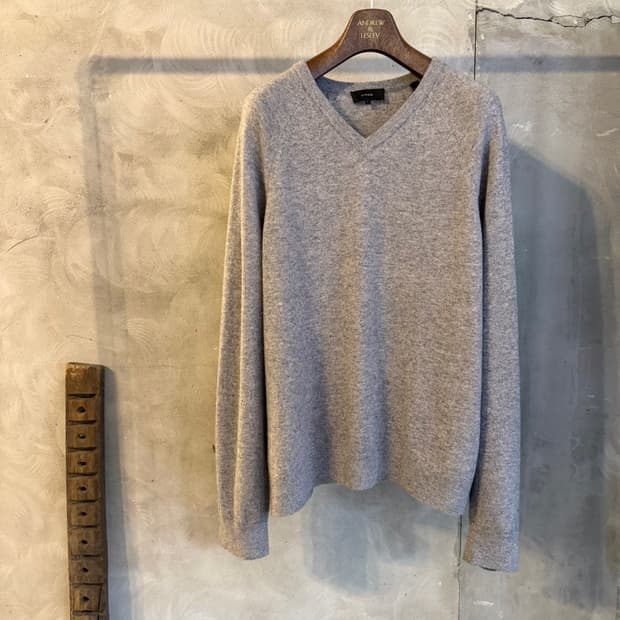 VINCE 빈스 브이넥 니트 100