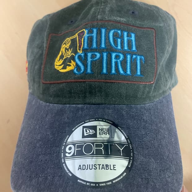 비이커X뉴에라 볼캡