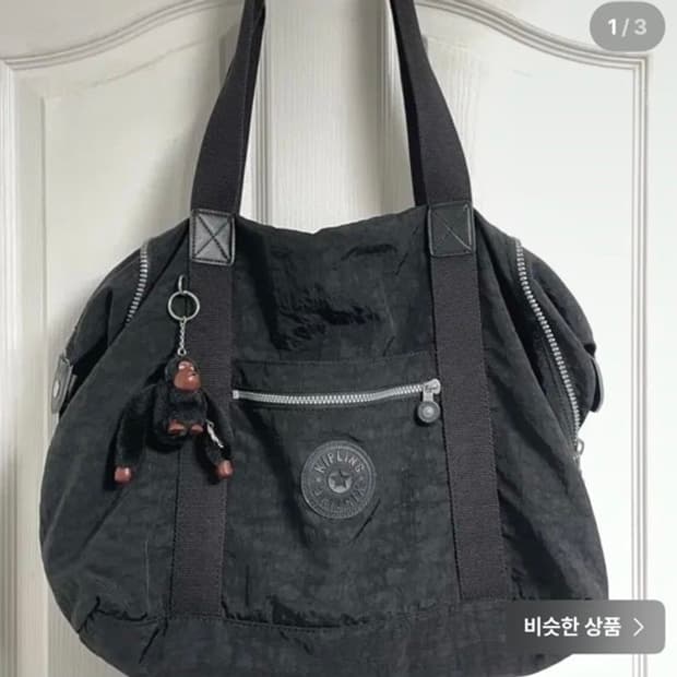 키플링 보부상 숄더백 블랙 (착샷)