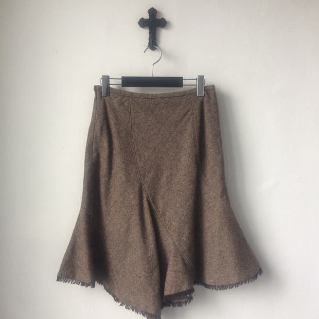 Woolen fringe unbalanced midi skirt