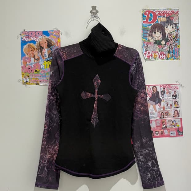 Ozz On cross turtleneck top