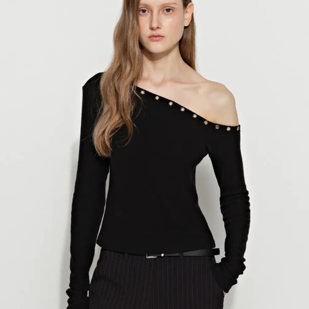 브라이튼 스터드 오프숄더 니트 블랙
