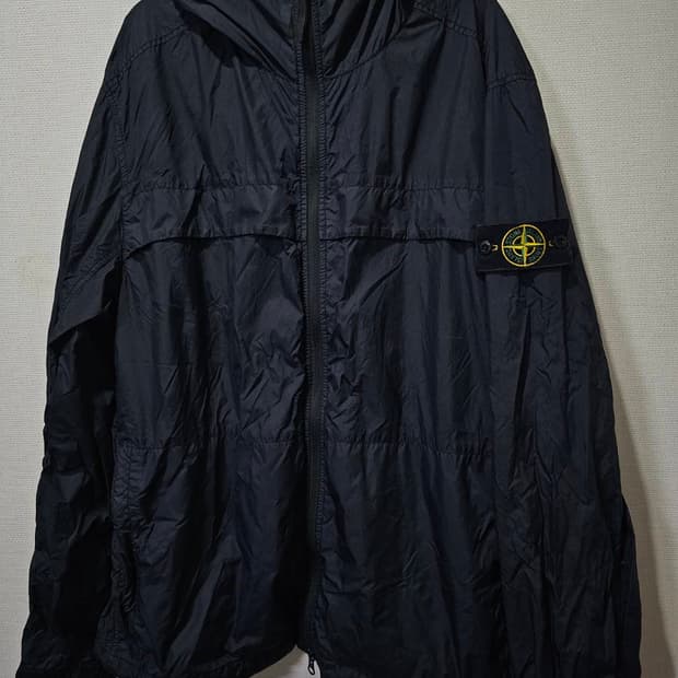 [S급] 스톤아일랜드 24SS 크링클랩스 리나일론 바람막이 자켓 105