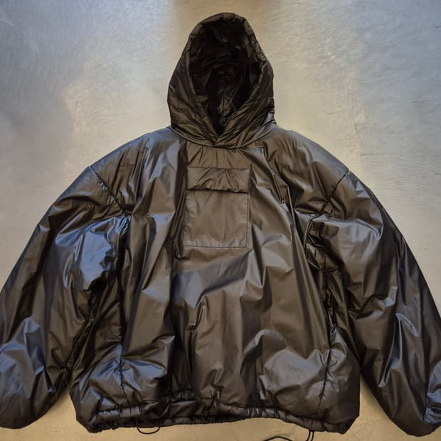 이지갭 엔지니어드 바이 발렌시아가 패디드 아노락