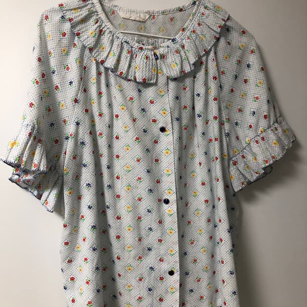 귀여운 꽃무늬 하늘색 블라우스