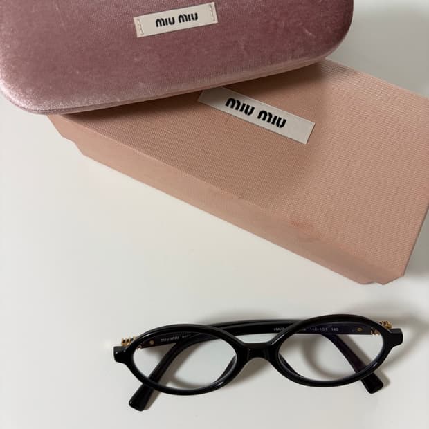 미우미우 리가드 블랙 안경