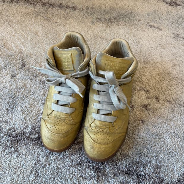 마르지엘라 크랙 페인팅 하이탑 스니커즈