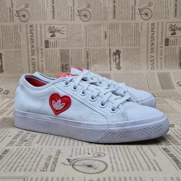 아디다스 니짜 하트 포인트 스니커즈 220