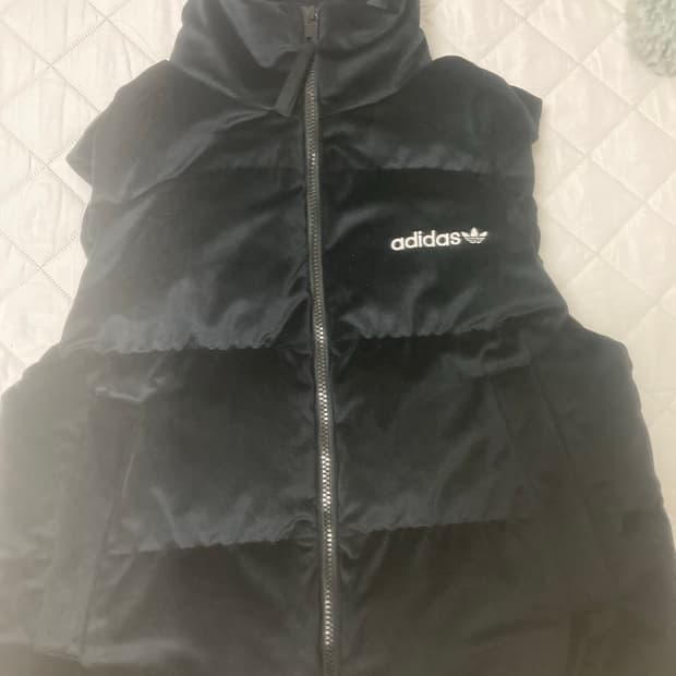 아디다스 밸벳 패딩조끼