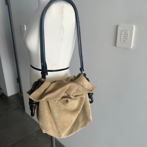 로에베 빈티지 플라멩코 스웨이드 백