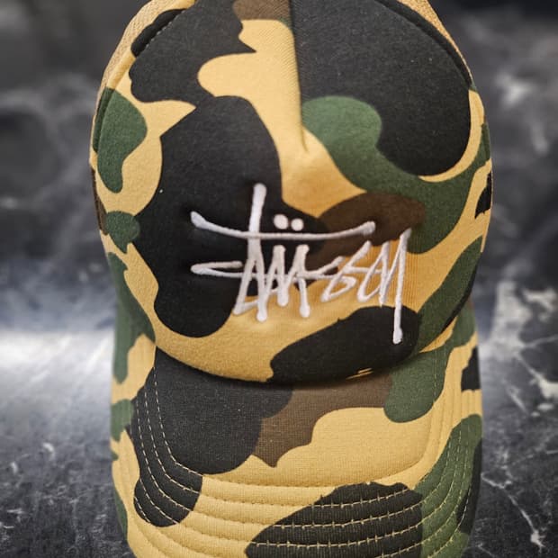 스투시 X 베이프 카모 트러커캡 옐로우 민트급
