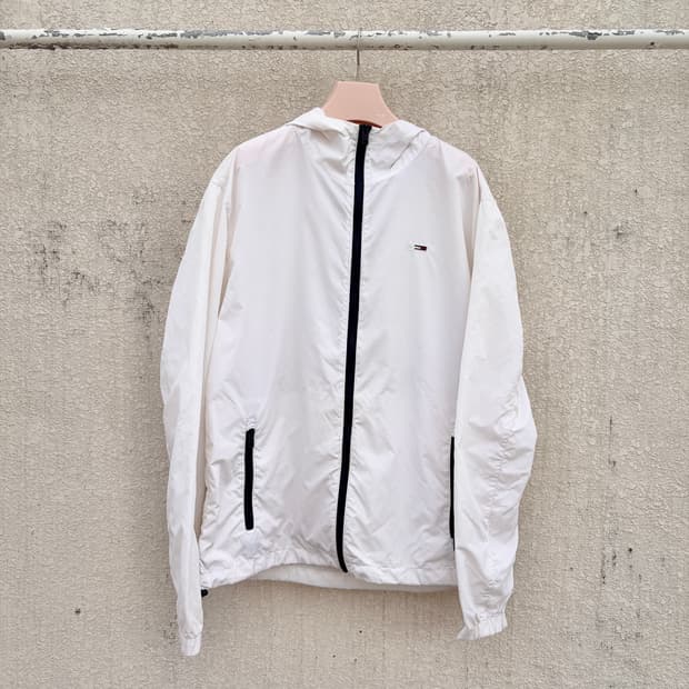 타미 진스 화이트 스몰로고 바람막이 자켓(M)