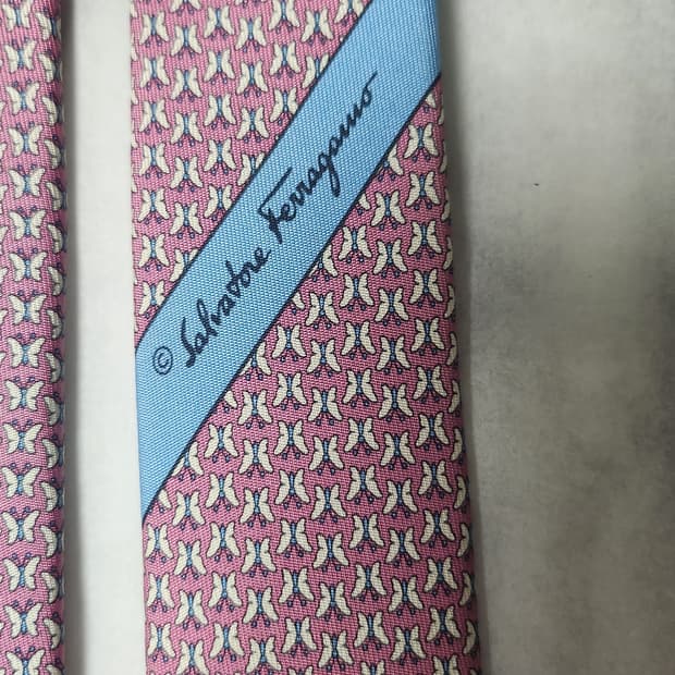 페라가모 핑크 나비 패턴 실크 넥타이 이태리