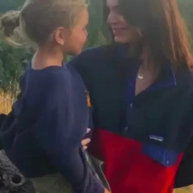 파타고니아 신칠라 네이비레드