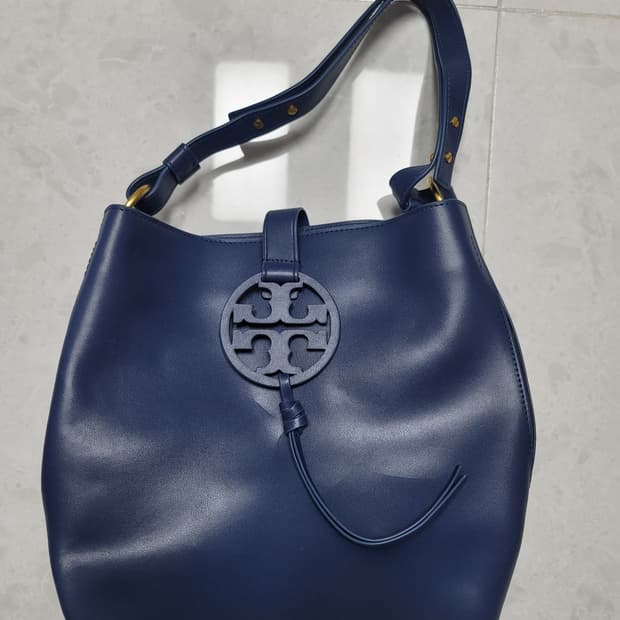 토리버치 버킷백 복조리 거의새것

미사용 보관