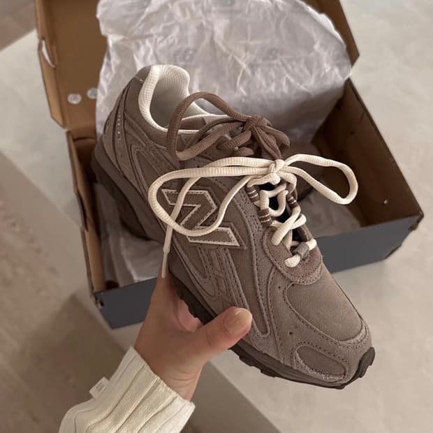 230) 뉴발란스 204L 스웨이드 머쉬룸 애리드 스톤(브라운)