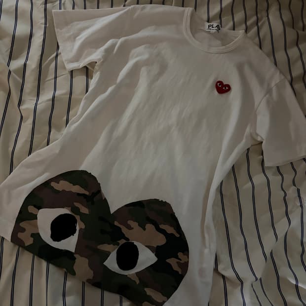 꼼데가르송 플레이 카모 하트 반팔티