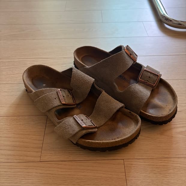 버켄스탁 아리조나 스웨이드 타우페