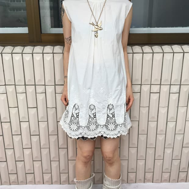 Crochet point sleeveless onepiece