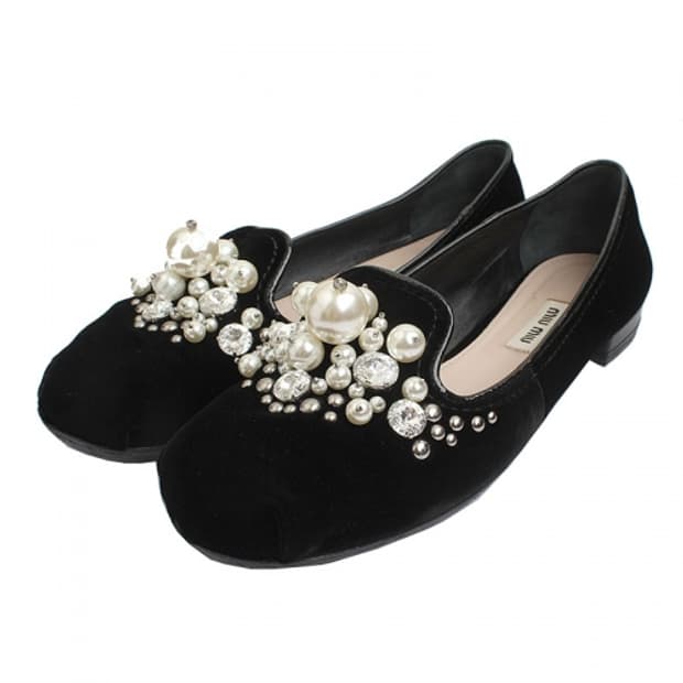 미우미우 블랙 벨벳 진주 로퍼 (37 1/2)