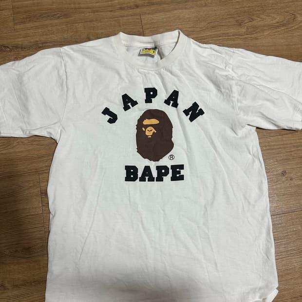 베이프 재팬 반팔 M 사이즈